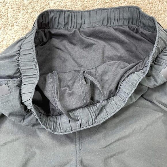 Lululemon Men's Dark Gray Training Shorts Size L lace Casual Walking short - Picture 9 of 12